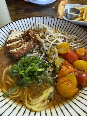 Ramen miso vegano at Isekai Ramen in Santiago