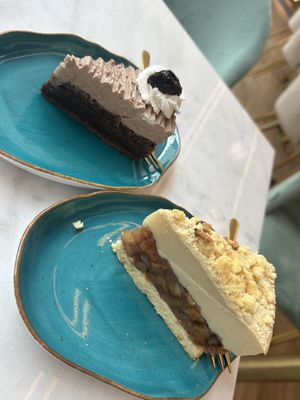 Schokopflaume und Apfelkuchen mit Pudding  at Fit Cake in Vienna