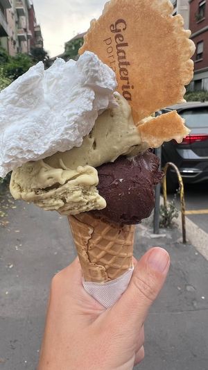 Cioccolato, pistacchio e panna vegetale   at Gelateria Porta Romana - 126 in Milan