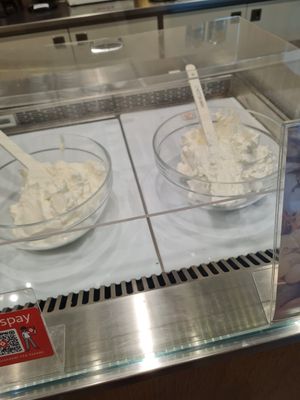 Vegan whipped cream at Gelateria Porta Romana - 126 in Milan