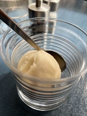 Sorbet poire et fève de tonka 🌱   at Graine de Folie in Tournai