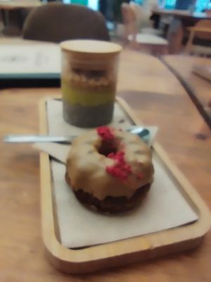 Chia pudding and duffin at RootBark EtnoBrunch in Redondela