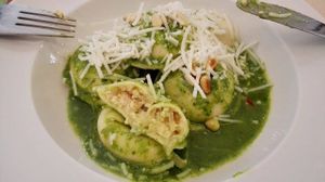 Raviolis filled with tofu and onion & pesto sauce at New Vita Restaurant in Sabadell