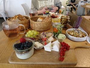 Frühstücksplatte "Veganes Vergnügen" at Café marais in Konstanz