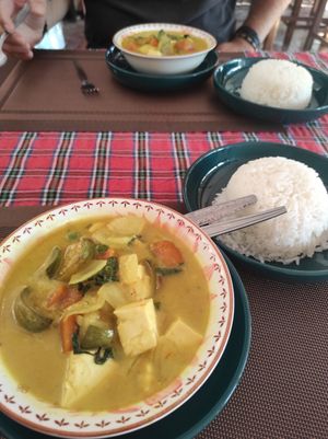 Green curry with tofu + rice at Toon Poh Restaurant in Nong Khiaw