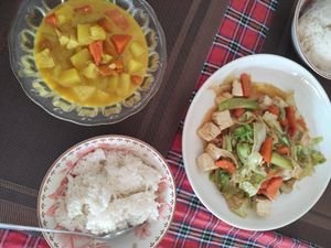 Yellow curry with tofu, rice and stir fry veggies at Toon Poh Restaurant in Nong Khiaw