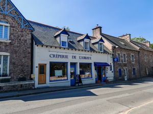Facade at Crêperie de l'Abbaye de Beauport in Paimpol