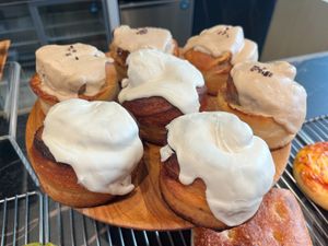 Vegan cinnamon roll at Panya+BUNZO in Tokyo