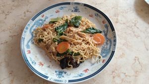 Delicious veggie noodles at Budha Travel Vegetarian  in Jimbaran