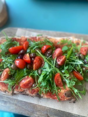 Vegan pinsa without cheese at Pizzeria Pino in Piran