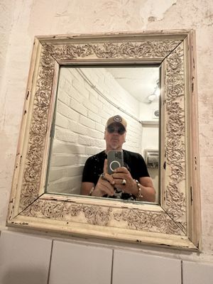 “Mirror in the bathroom please talk free, the door is locked just you and me”  #Veganuary at Black Cat in East London