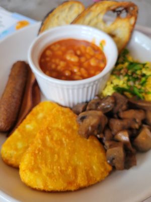 English breakfast at Black Cat in East London