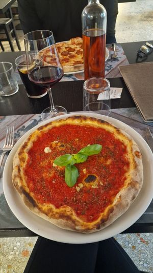 Pizza marinara at Ai Conti in Arco