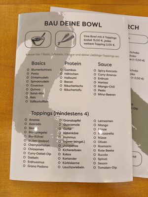 Build your own bowl: Vegan options are labelled with a leaf at Café Rheinschmökern in Krefeld