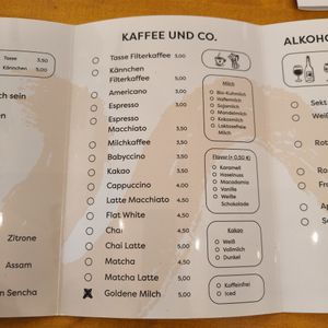 Coffee selection and milk options at Café Rheinschmökern in Krefeld