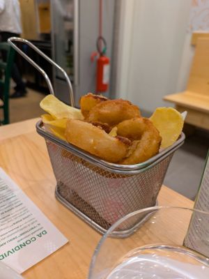 Onion rings / chips sharer at Pit'sa in Milan