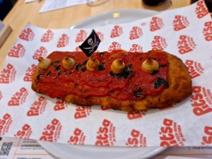 IL VELIERO DEL PIRATA FRITTO (deep fried pizza) at Pit'sa in Milan