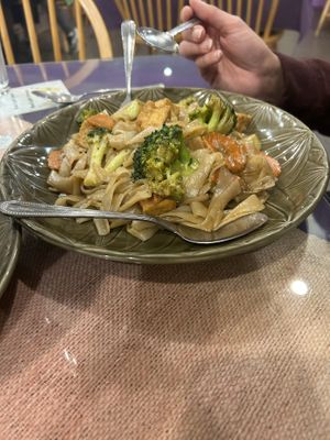 pad see ewe no egg with tofu.  #Veganuary at Sawasdee Thai Cuisine in San Antonio