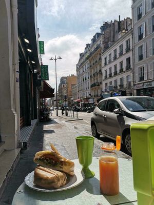  at CURB STREET FOOD in Paris