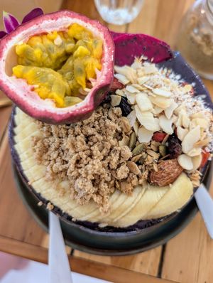 Mulberry Smoothie bowl at Cafe Q's in Koh Phangan