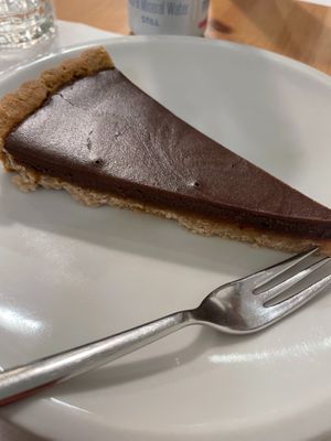 Torta di grano saraceno al cioccolato e albicocche  at La Pentola Vegana in Monza