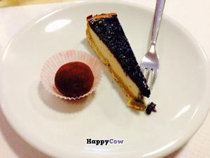 Cheesecake + chocolate ball at La Pentola Vegana in Monza
