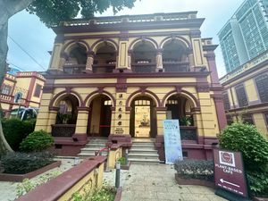 Note the ‘Plant Based Cafe’ sign at the bottom left which can be seen from the road   at 日Rise in Macau