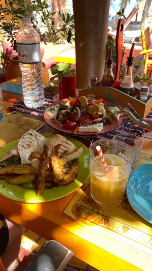 Vegan tortilla, freshly-squeezed juice and vegetarian greek salad at Tranquilo in Santorini
