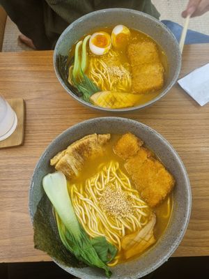 Estive no midori com meu namorado, ele pediu o karê vegetariano e eu o vegano. Muito gostoso o lamen e atendimento ótimo também, adoramos! Uma ótima opção no centro de BH. at Midori Ramen in Belo Horizonte