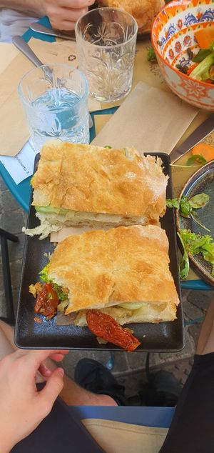 I tried  the vegan sandwich and the vegan salad, basically the only 2 options and it was great. They bring you olive oil and balsami which is amazing. The service is very good and  at La Bottega dei Sapori in Limone Sul Garda