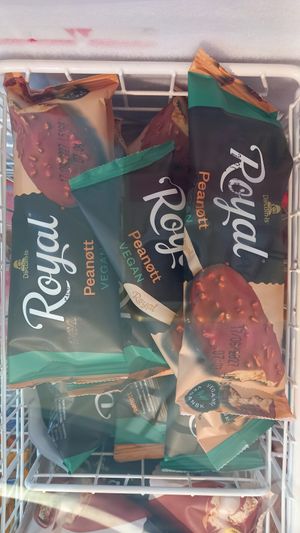 vegan peanut ice popsicles (35nok≈2,92€) at Narvesen Karl Johan in Oslo
