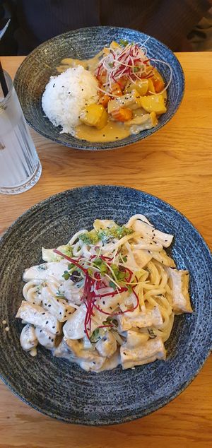 Mittagstischgerichte, Ein Curry mit Kartoffeln sowie UdonNudeln in einer Sahnesauce. Sehr lecker, faire Preise. at Noory in Hamburg