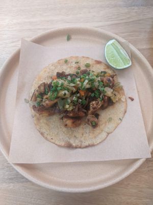 Taco de Setas en Chiles Vegano - 4.5/5 (13.500 COP) at La Revuelta in Medellin