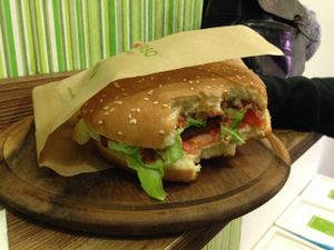 the best vegan burger at Universo Vegano in Rome