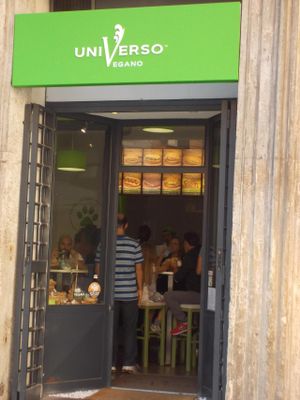 A lot of people in this vegan Street food at Universo Vegano in Rome