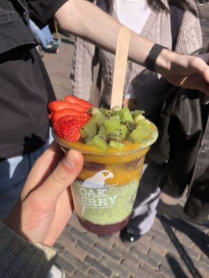 with the new matcha chia pudding  at Oakberry Açai Utrecht Centrum in Utrecht