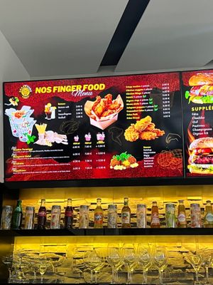 Breaktime Burger Finger Food Menu vegaetarian options: Includes falafel, onion rings, mozzarella sticks, jalapeno poppers, and Camembert bites. Vegan side dish: Fries at Breaktime Burgers in Luxembourg City