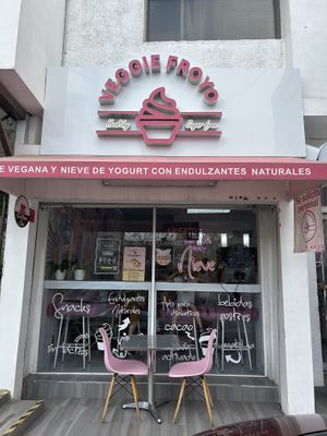 Front of the storee  at Veggie Froyo in Chihuahua