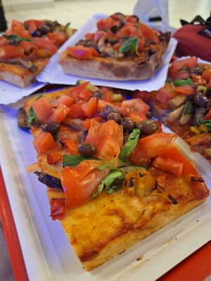 Vegan pizza at VRN - Briccocafe in Verona