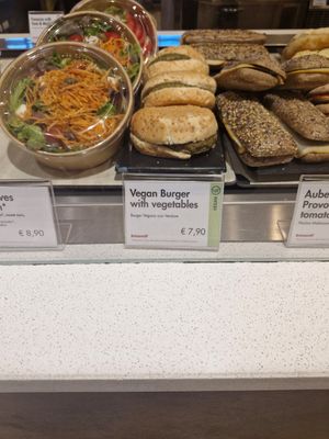 Vegan burger at VRN - Briccocafe in Verona