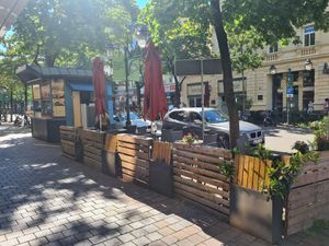 Sitzplätze im Freien at Sahha Imbiss - Kiosk in Augsburg