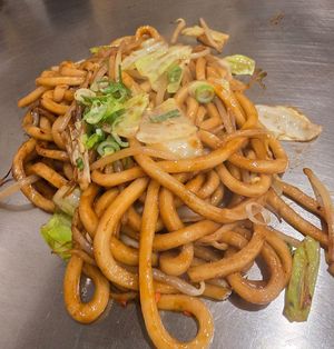 Yakiudon at Okonomiyaki Kiraku in Kyoto