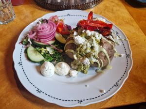 Bakad potatis med örtpesto och vegansk fetaost at Kullagårdens Glutenfria Stenugnsbageri in Varberg