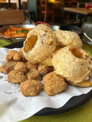 I heard this place was featured in BBC and now I get to try their vegan chicken here!!😍 it’s made from mushrooms and the texture is incredible 😋 Must go place in Korea 🫶 at Chicken in the Kitchen in Seoul