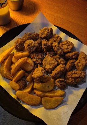 best Korean (vegan) chicken in town ~ 
friendly staff (Korean and English) 
the atmosphere is very great! at Chicken in the Kitchen in Seoul