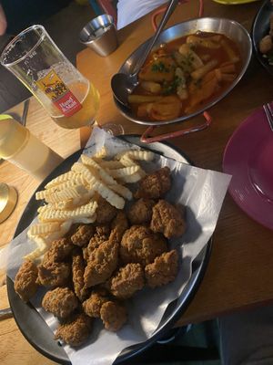 Vegan chicken, chips and Tteokbokki  at Chicken in the Kitchen in Seoul