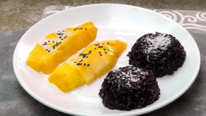 Sweet Sticky Rice with Mango  at Veggie House in Los Angeles