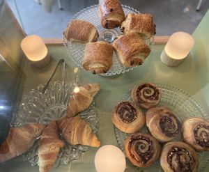Croissants and cinnamon rolls, July 2024. The chocolate croissant is tasty. at BROEI in Amersfoort