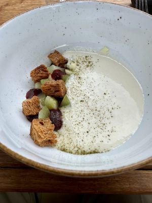 Komkommer - ajo blanco - pruim - granny smith - zuurdesem  at BROEI in Amersfoort