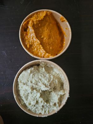 Paprika-Cashew-Dip + Artischocken-Zitronen-Dip at Feinkost Rösling in Leipzig